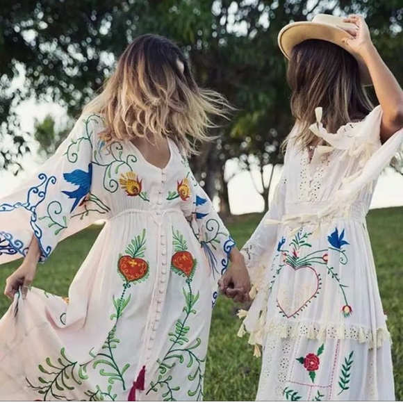 One size fits all.  Boho Embroidered Hearts Magic Kimono Long Maxi Gown In White - Picture 4 of 16